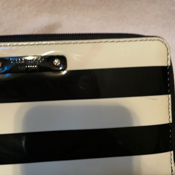 Kate Spade black and cream striped wallet - Picture 3 of 5